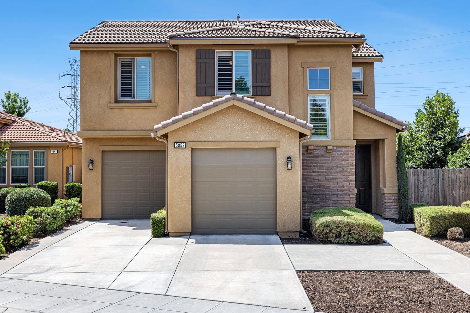 5953 W Turtle Bay Dr, Fresno, CA 93722