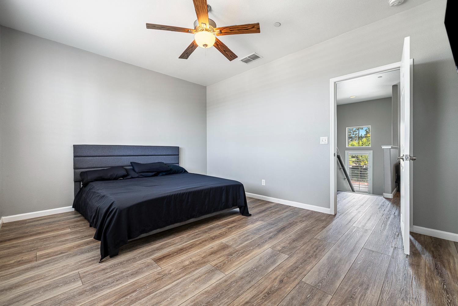 5953 W Turtle Bay Dr, Fresno, CA 93722