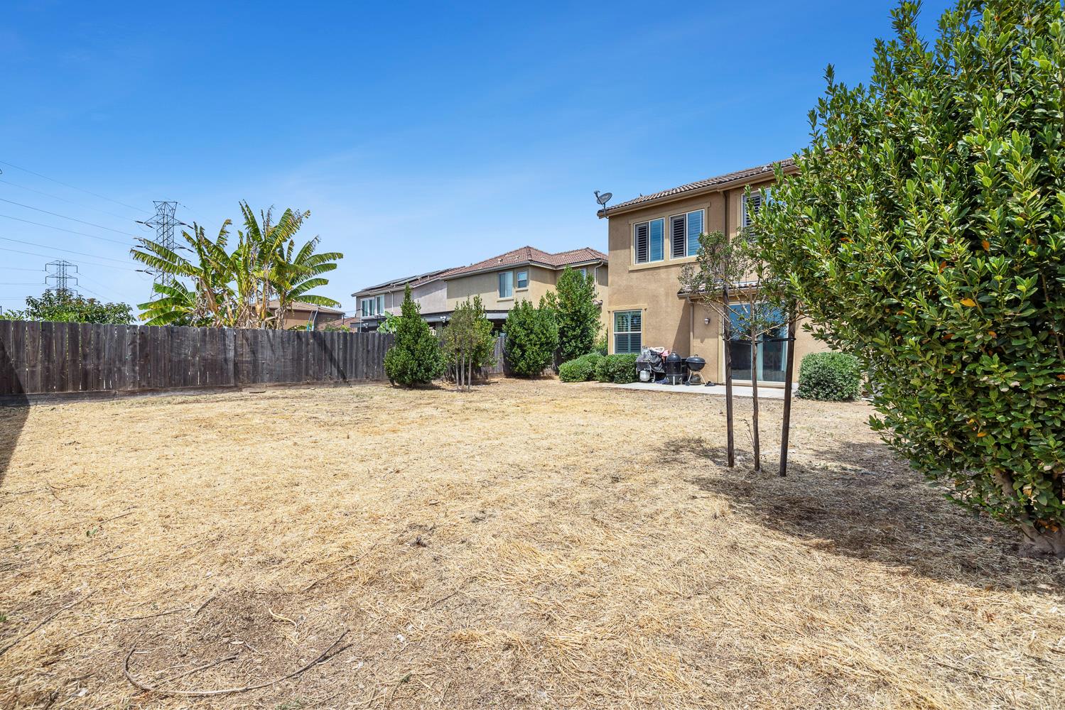 5953 W Turtle Bay Dr, Fresno, CA 93722