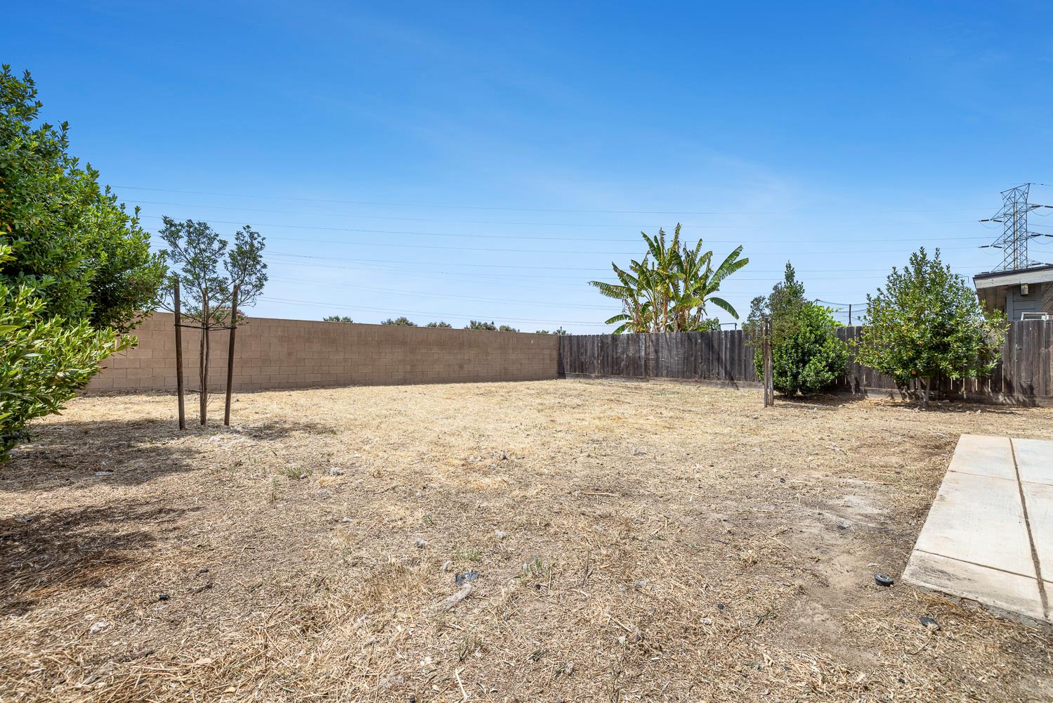 5953 W Turtle Bay Dr, Fresno, CA 93722