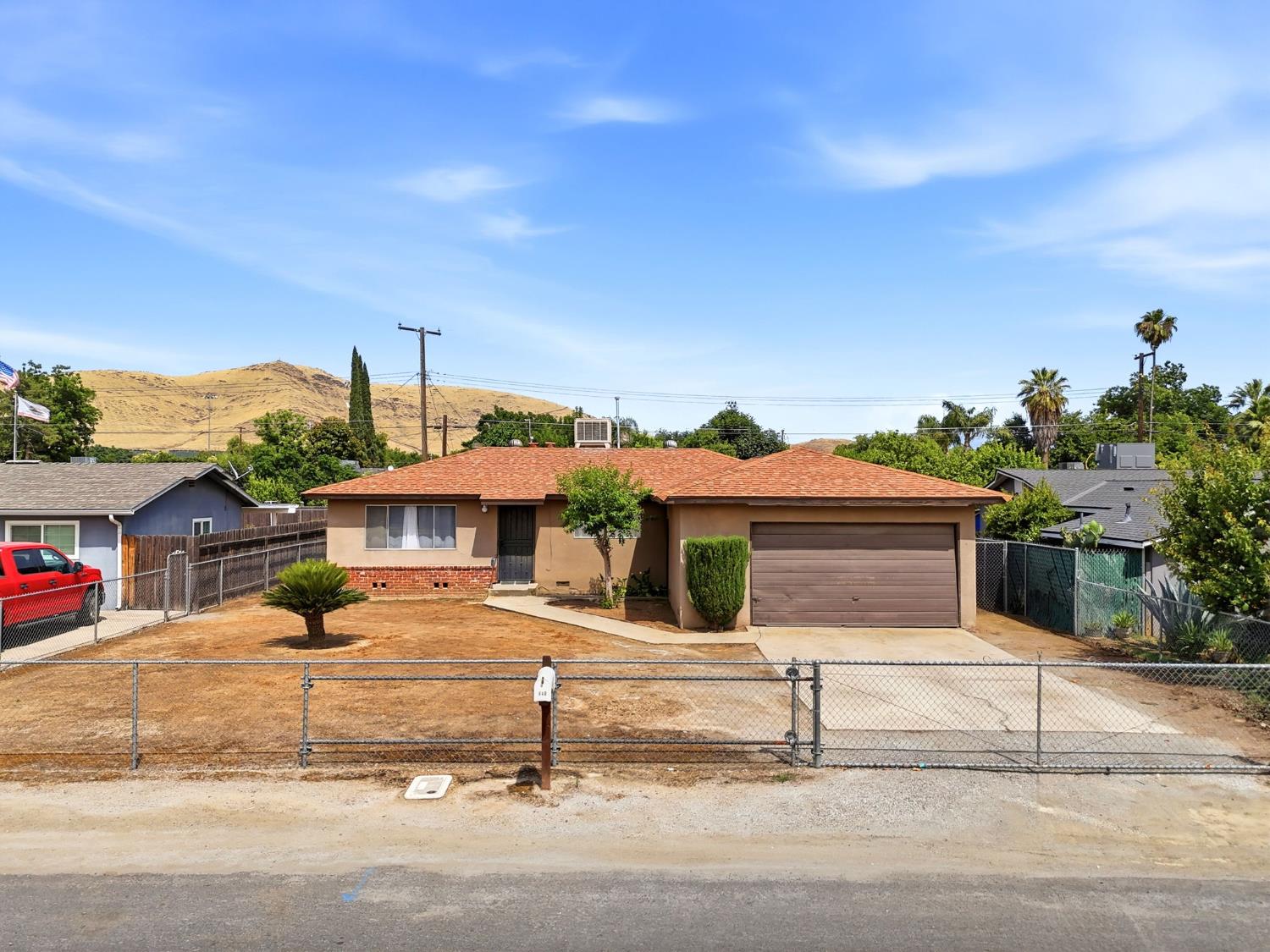 840 Laurel Ave, Lindsay, CA 93247