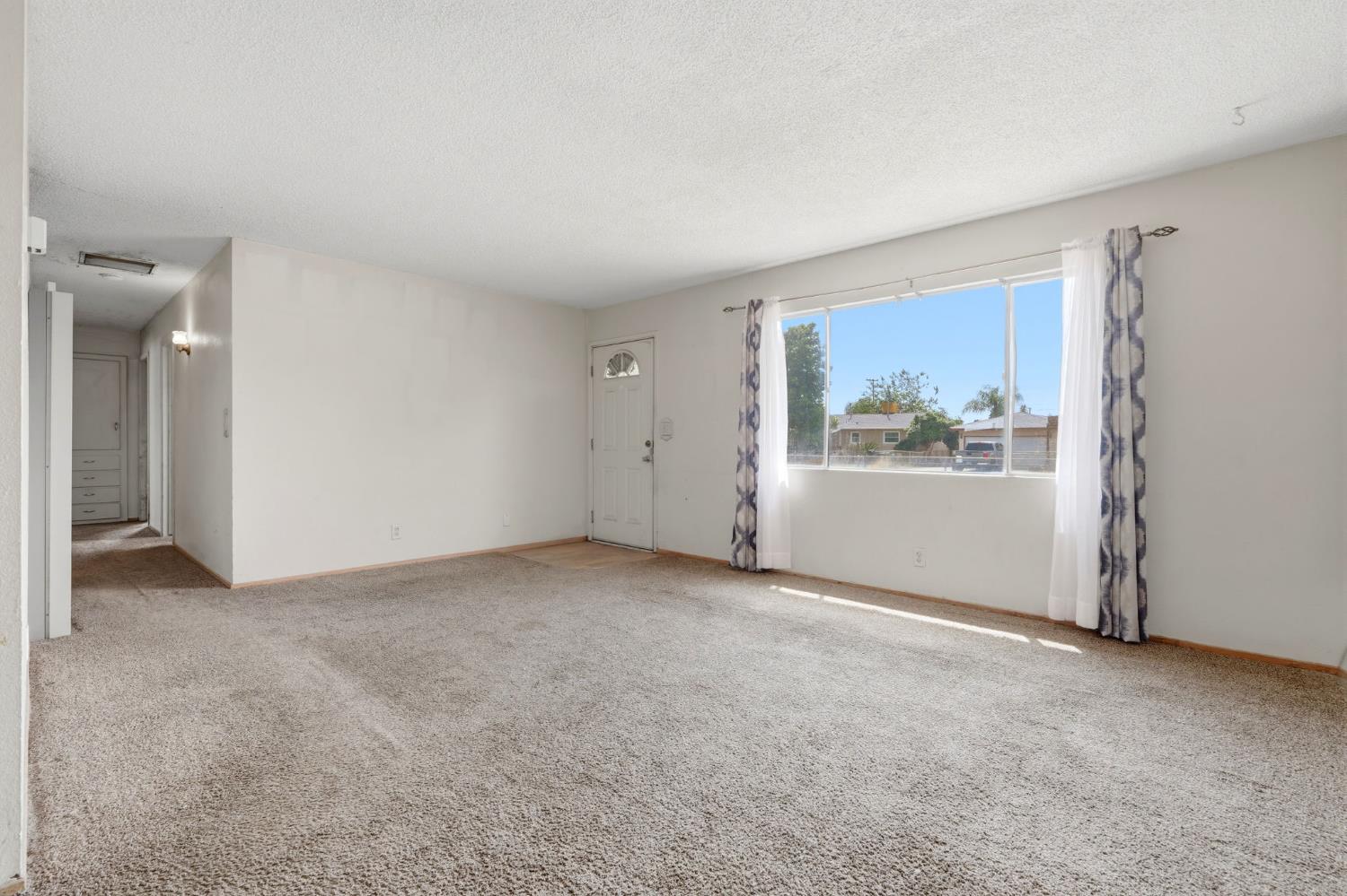 840 Laurel Ave, Lindsay, CA 93247