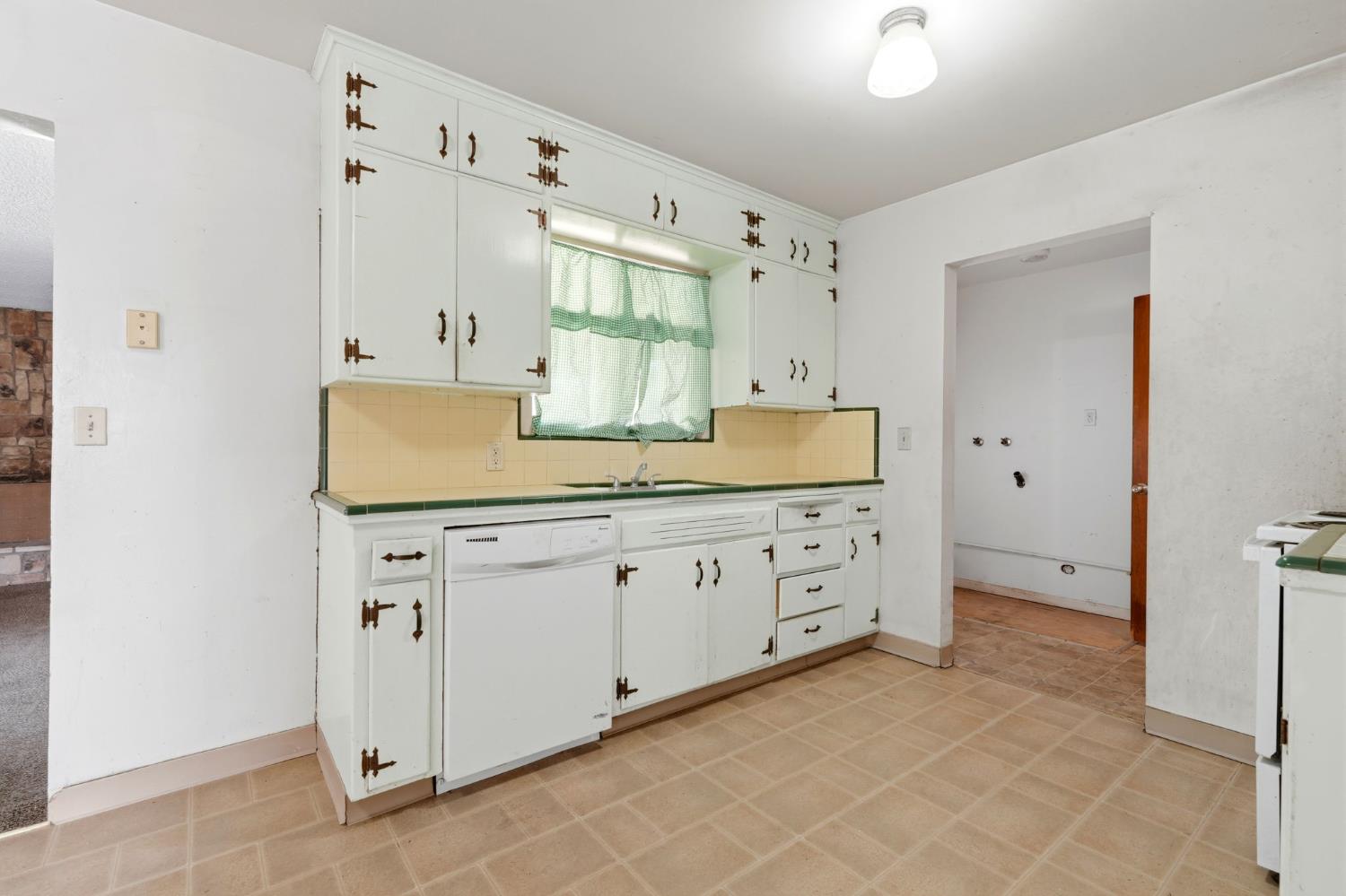 840 Laurel Ave, Lindsay, CA 93247