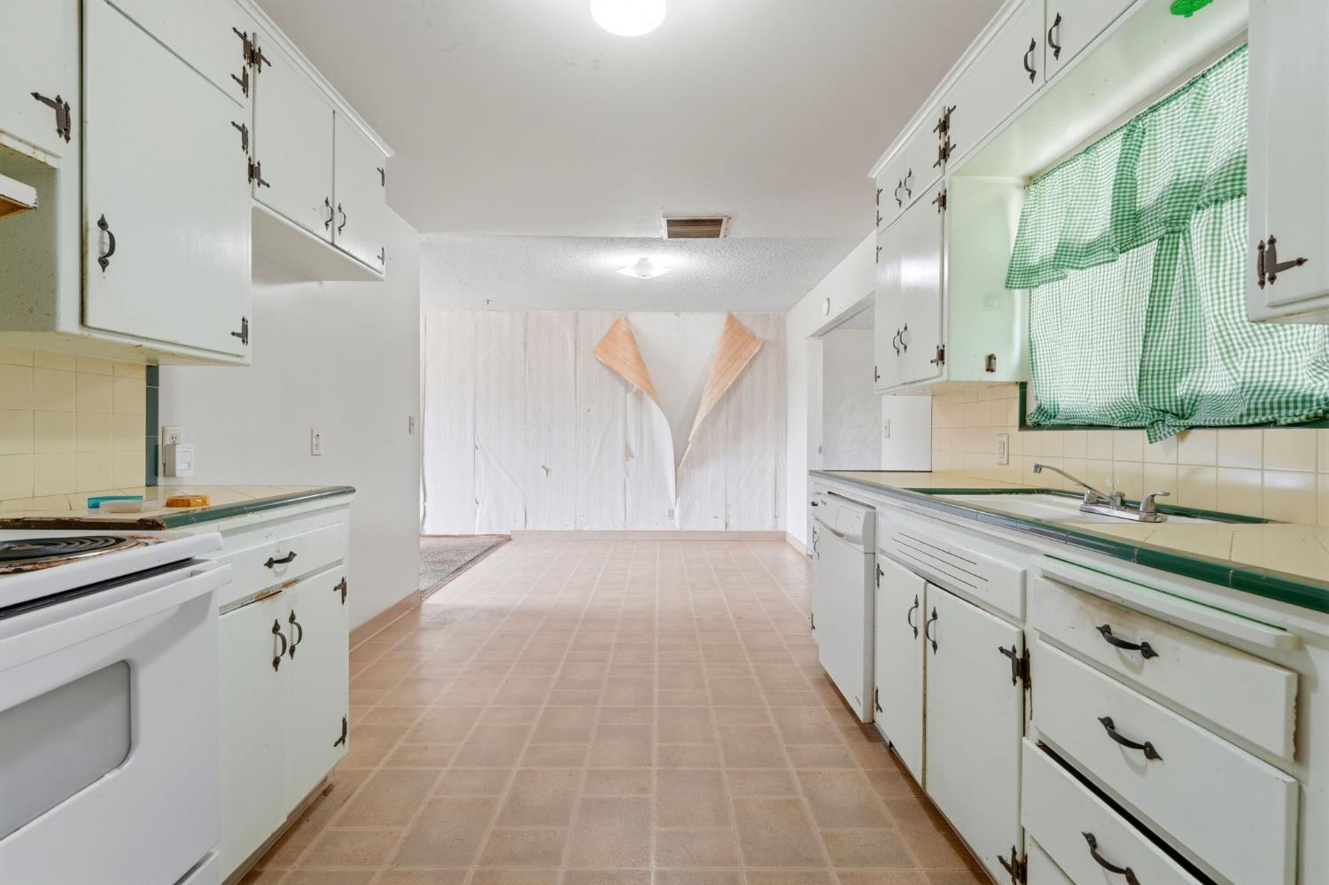 840 Laurel Ave, Lindsay, CA 93247