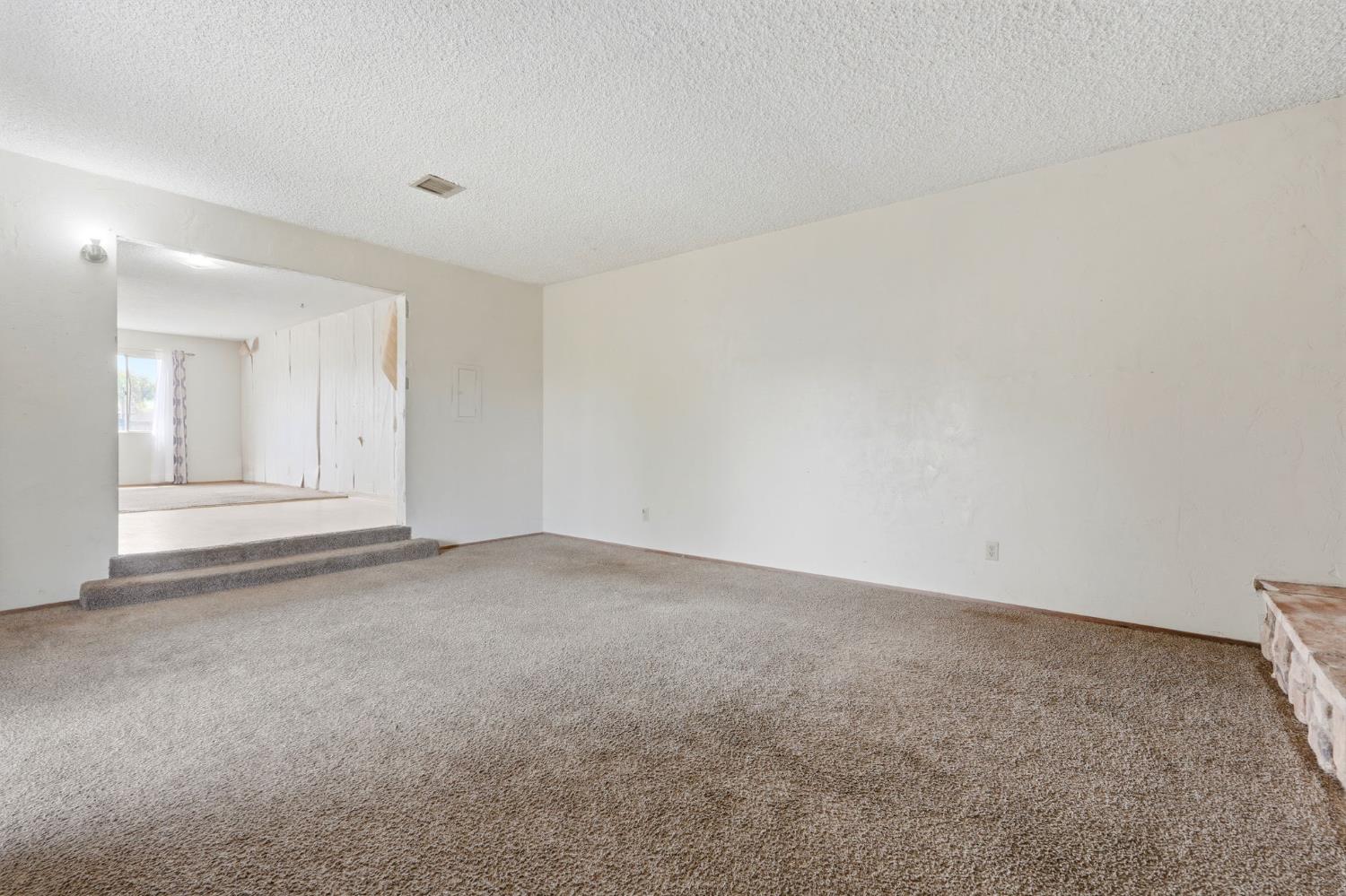 840 Laurel Ave, Lindsay, CA 93247