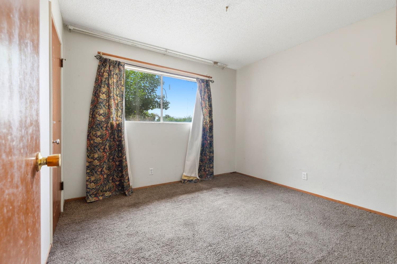 840 Laurel Ave, Lindsay, CA 93247