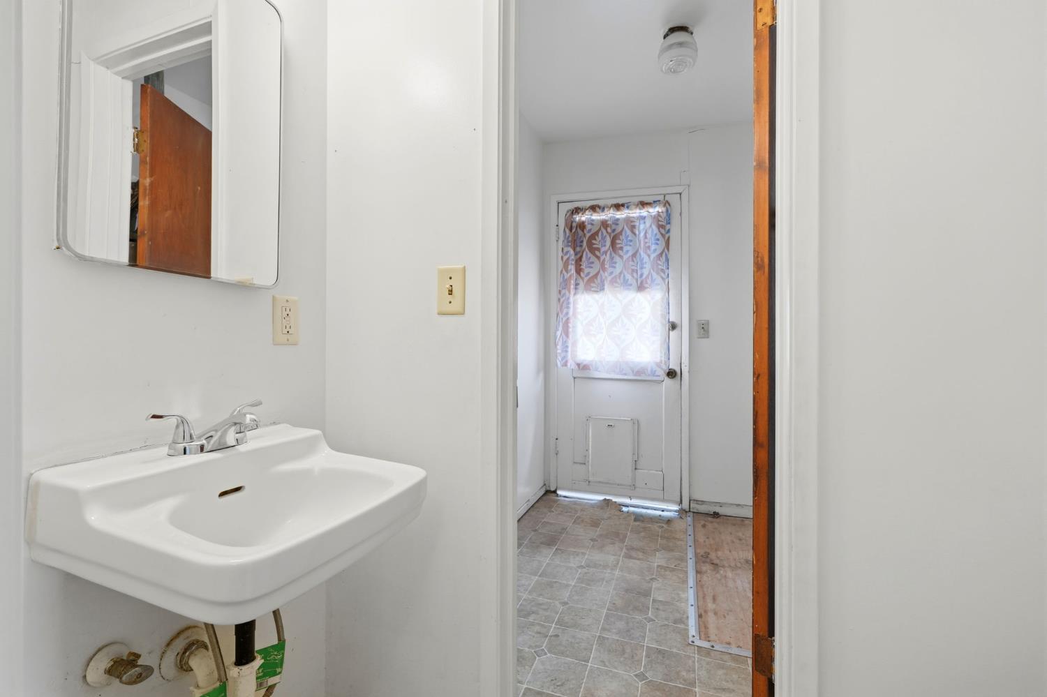 840 Laurel Ave, Lindsay, CA 93247