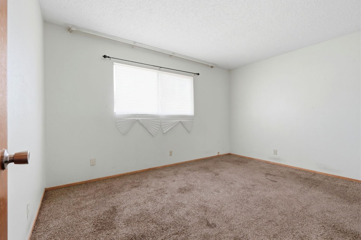 840 Laurel Ave, Lindsay, CA 93247