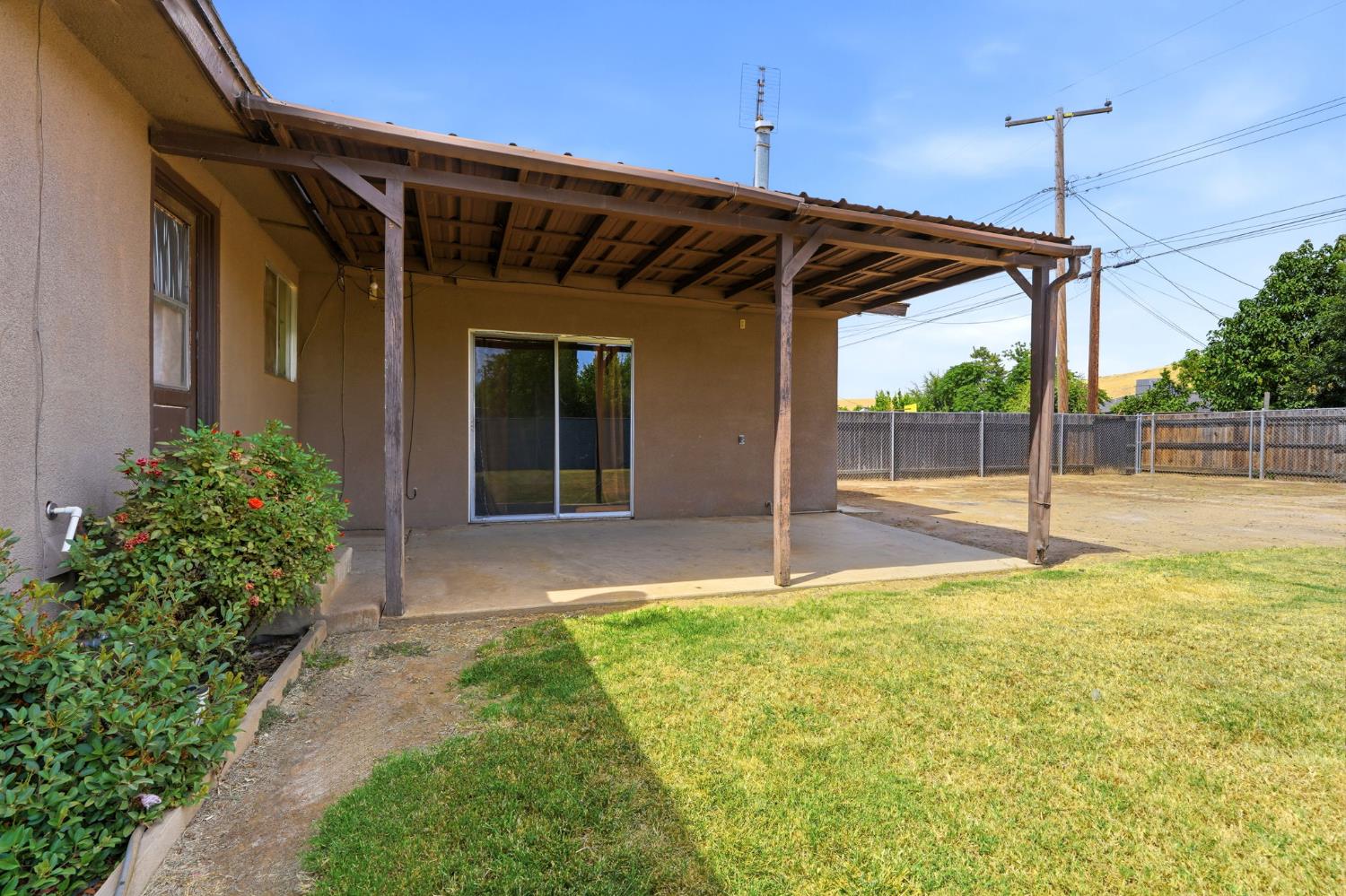840 Laurel Ave, Lindsay, CA 93247