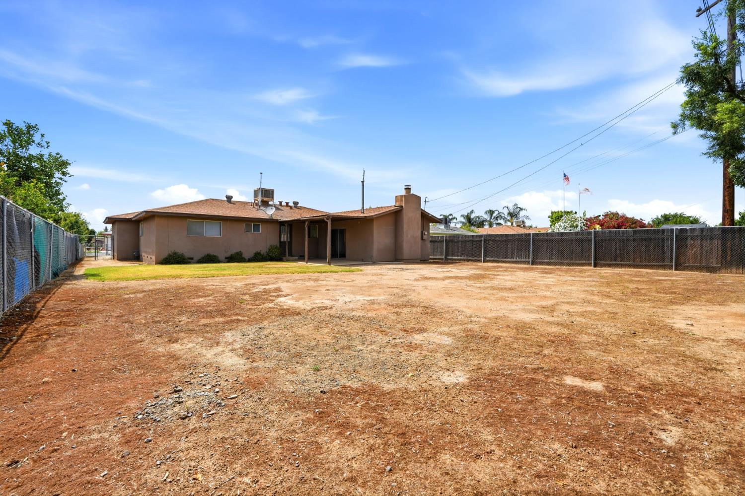 840 Laurel Ave, Lindsay, CA 93247