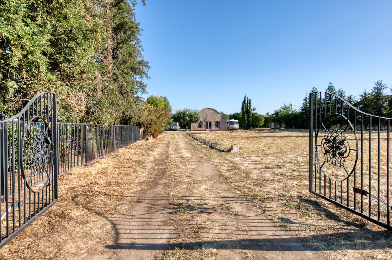 6691 E Olive Ave, Fresno, CA 93727