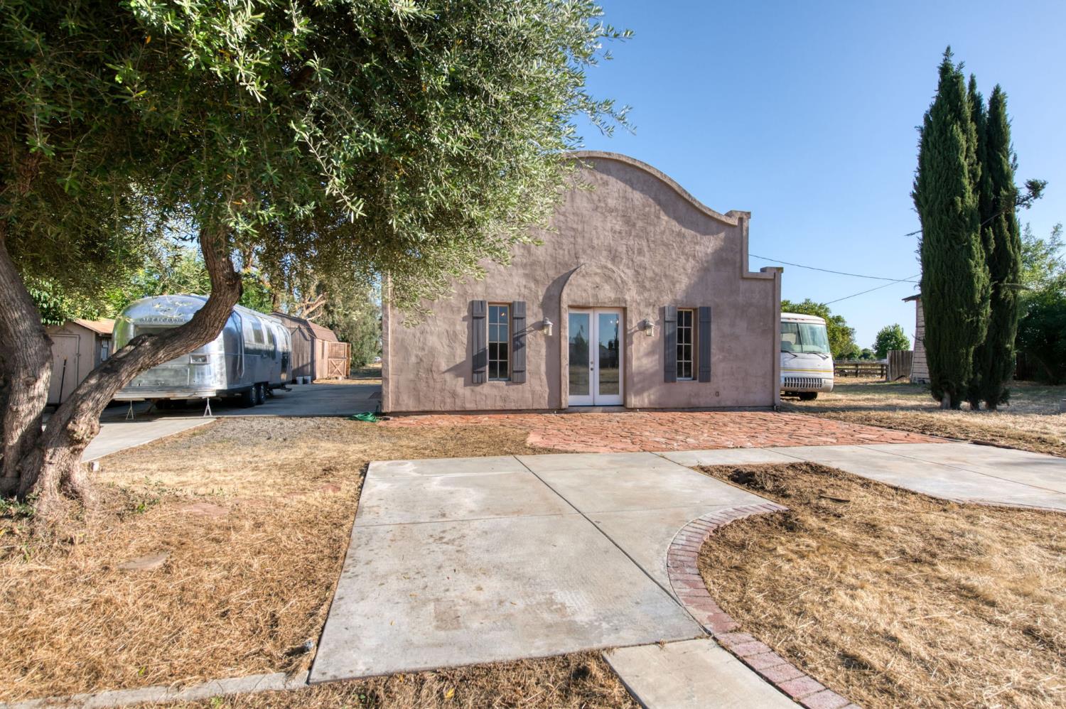 6691 E Olive Ave, Fresno, CA 93727