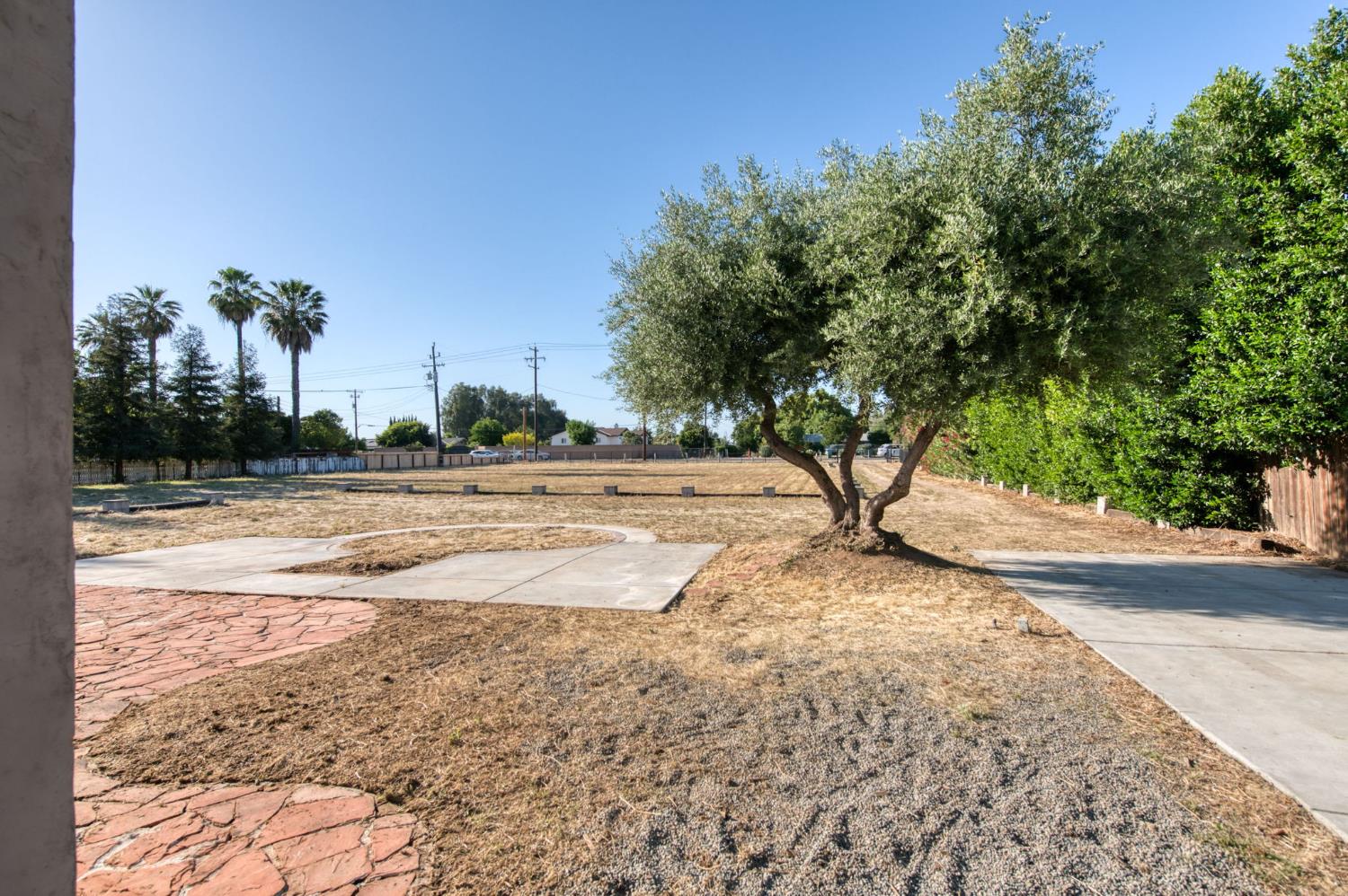 6691 E Olive Ave, Fresno, CA 93727