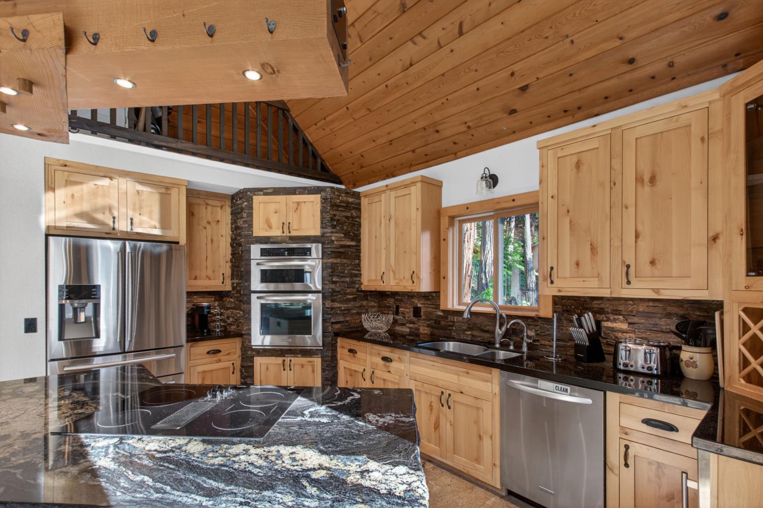 22437 Robin Hood, Tuolumne, CA 95383