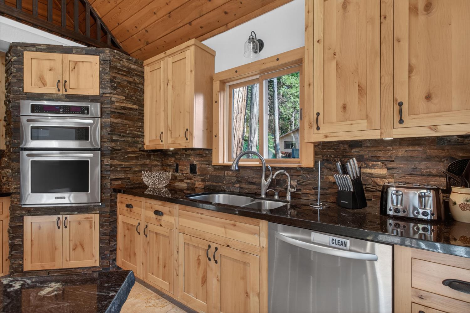 22437 Robin Hood, Tuolumne, CA 95383