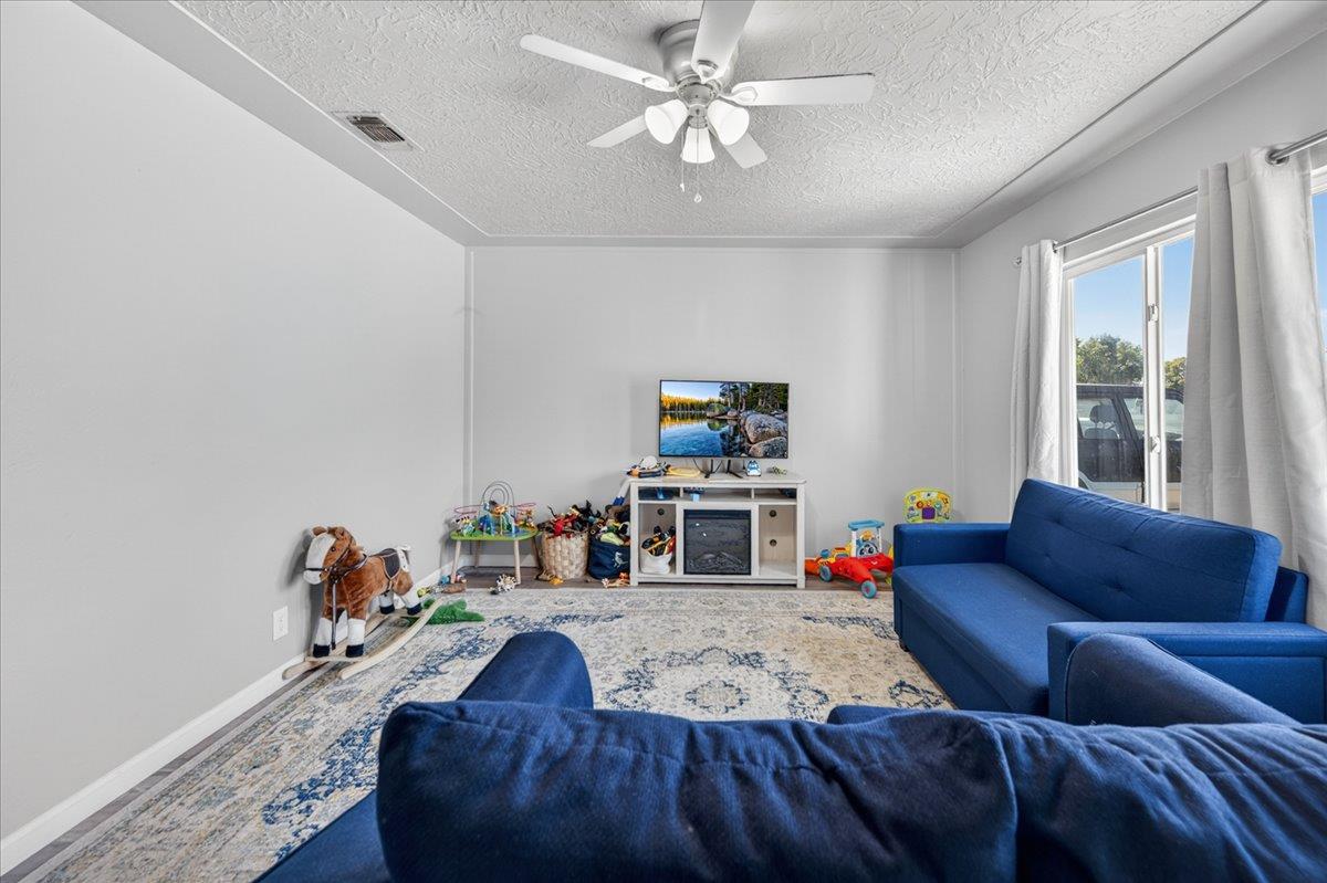4737 E Cornell Ave, Fresno, CA 93703