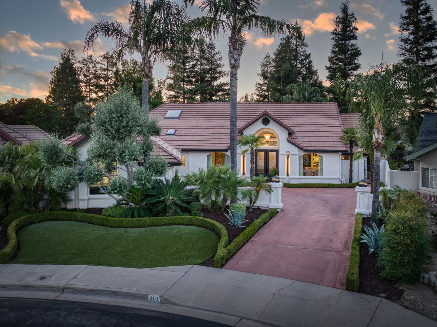601 Decatur Ave, Clovis, CA 93611