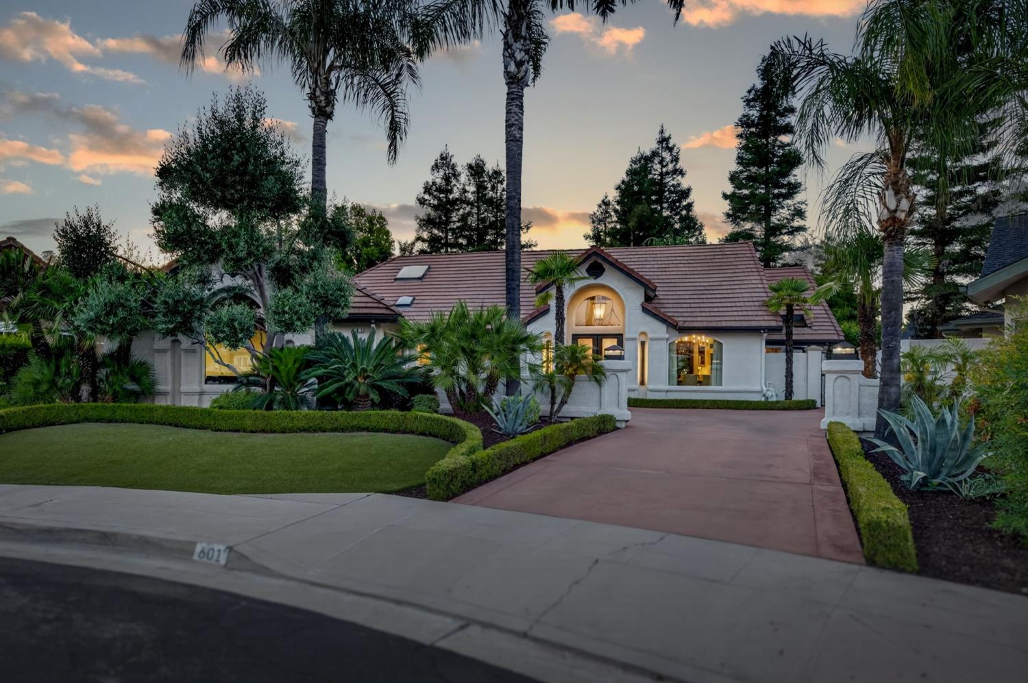 601 Decatur Ave, Clovis, CA 93611