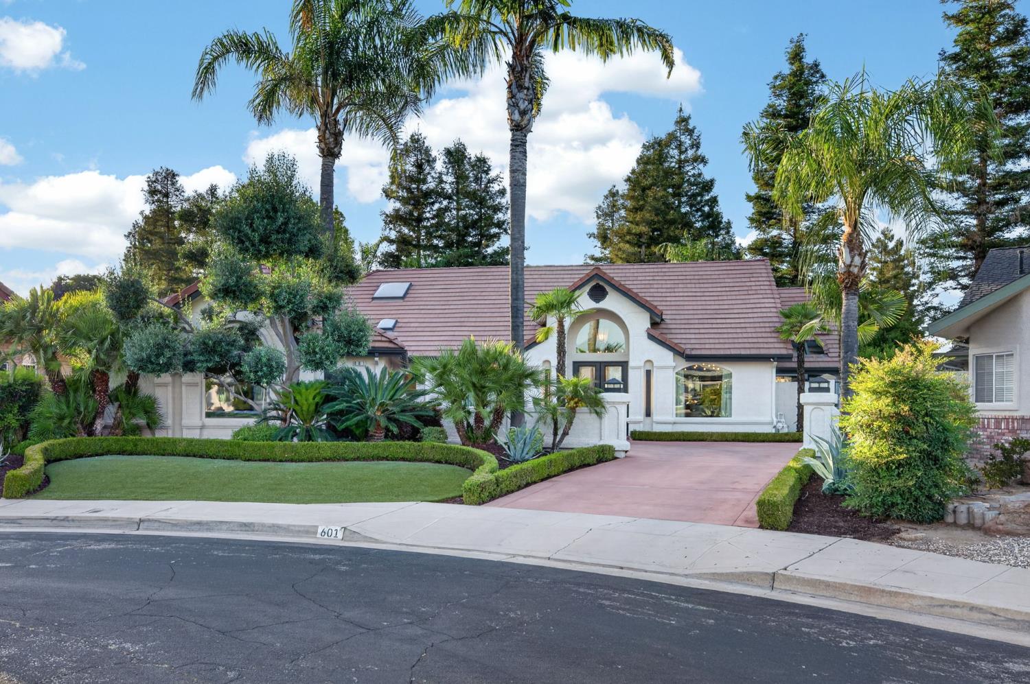 601 Decatur Ave, Clovis, CA 93611