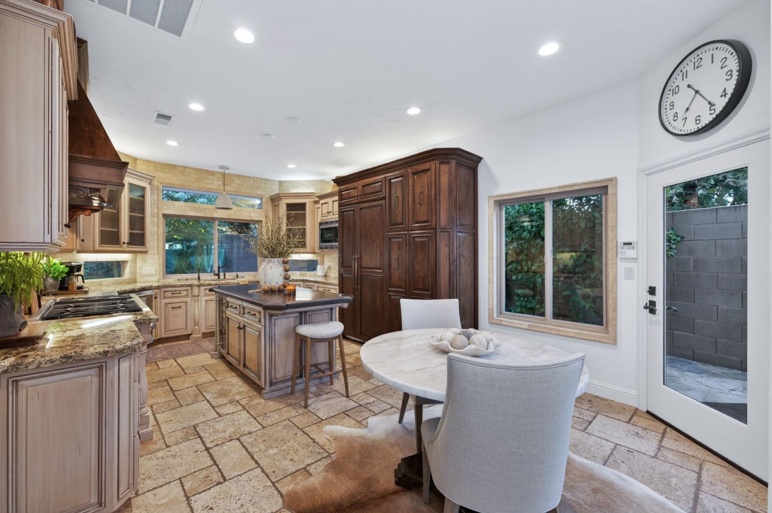601 Decatur Ave, Clovis, CA 93611