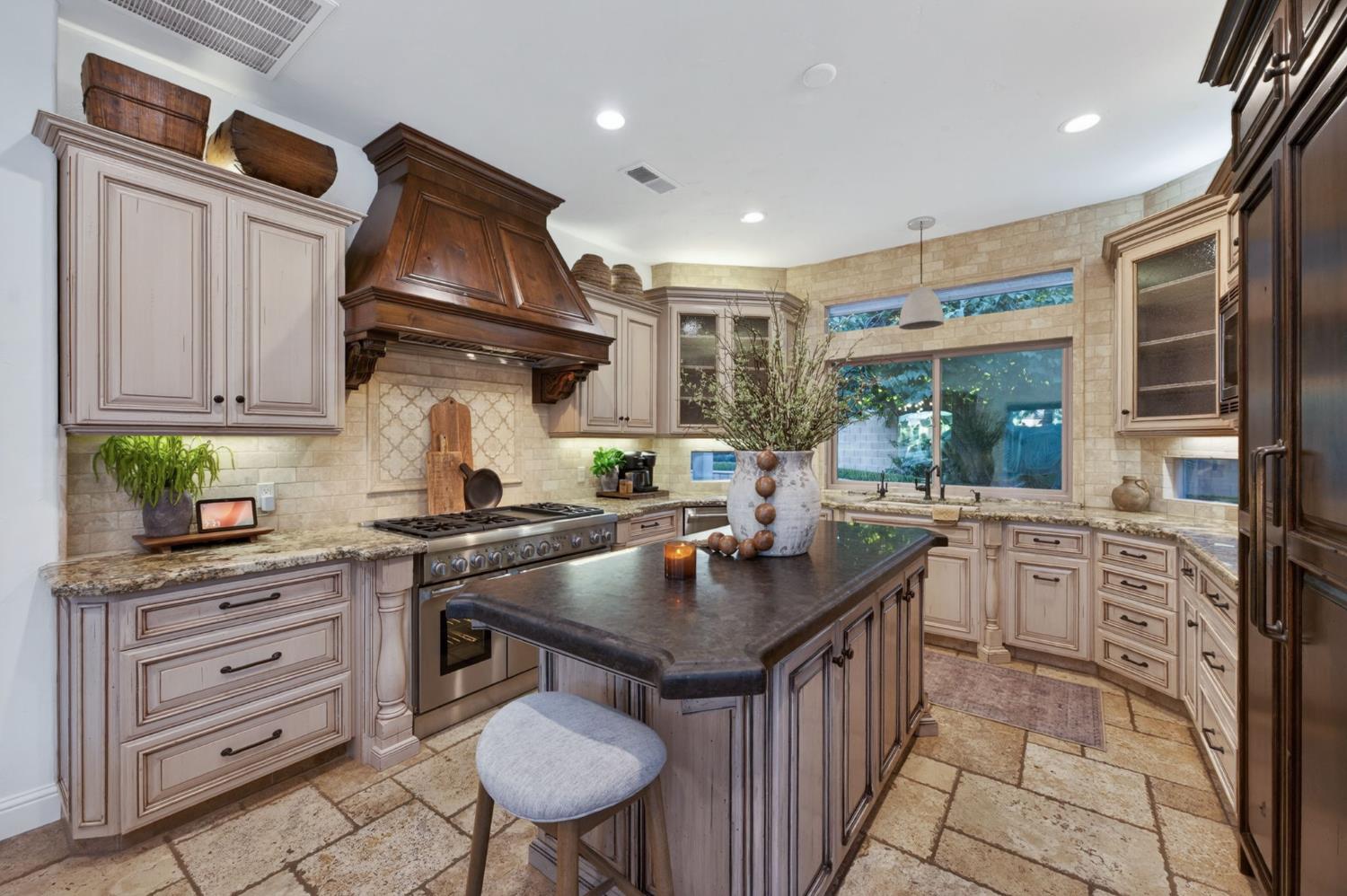 601 Decatur Ave, Clovis, CA 93611