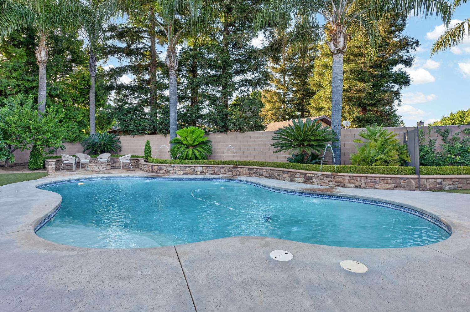 601 Decatur Ave, Clovis, CA 93611