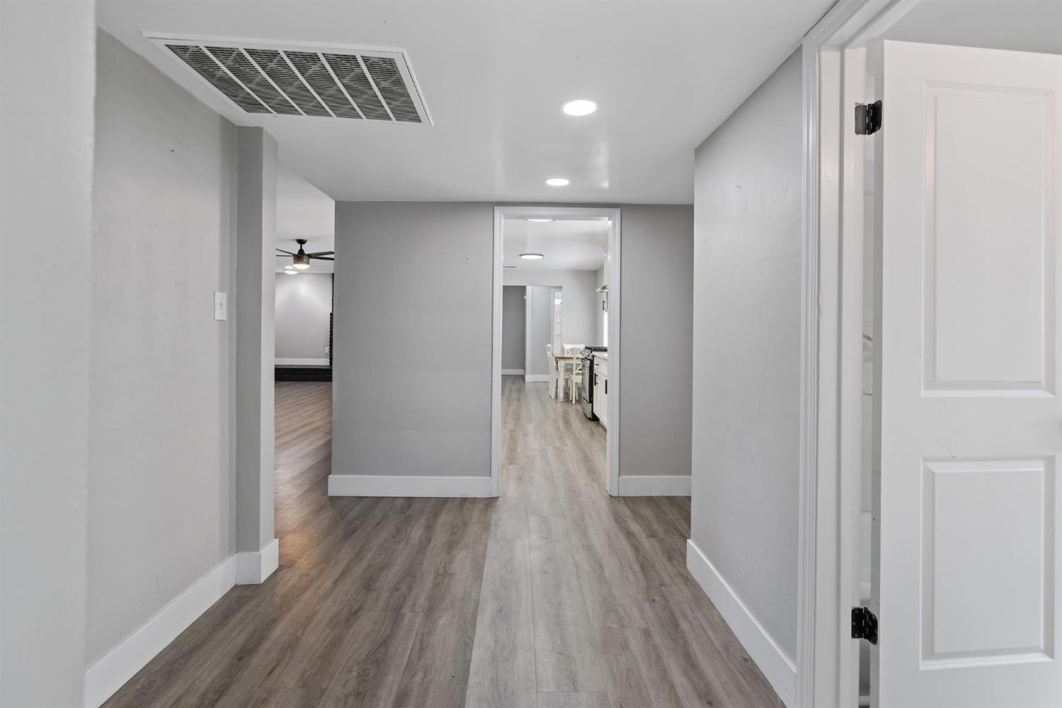 2424 W Fairview Ct, Visalia, CA 93277