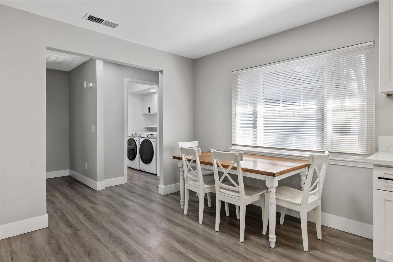 2424 W Fairview Ct, Visalia, CA 93277