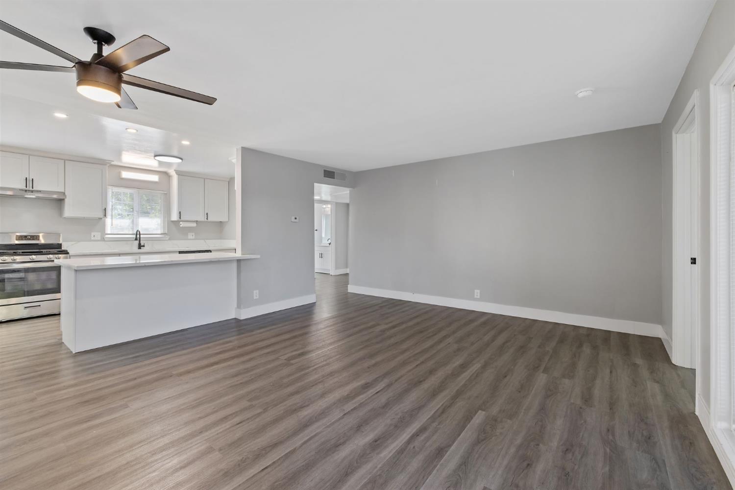 2424 W Fairview Ct, Visalia, CA 93277