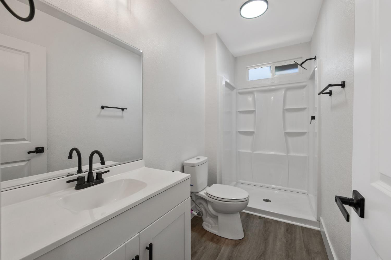 2424 W Fairview Ct, Visalia, CA 93277