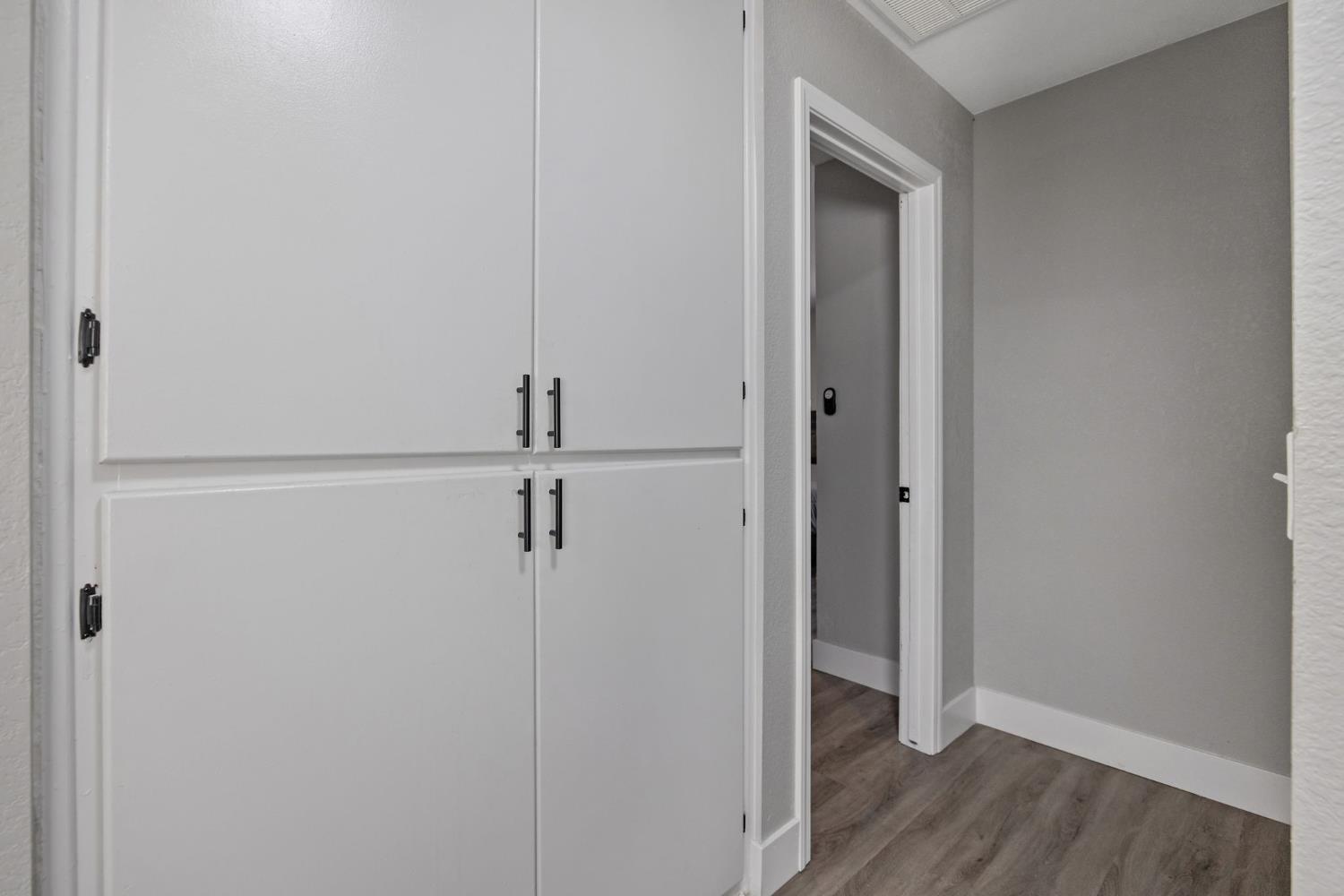 2424 W Fairview Ct, Visalia, CA 93277