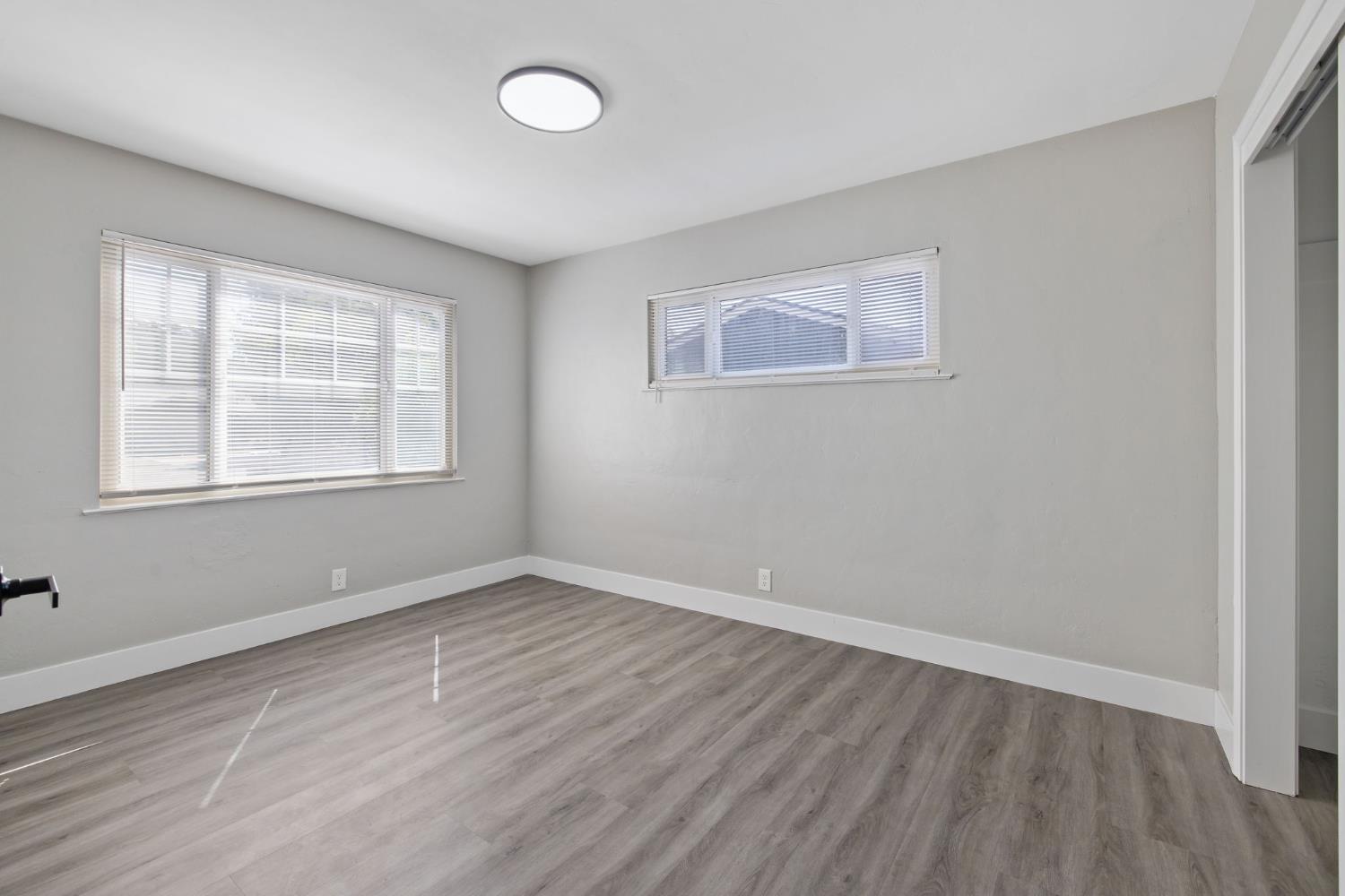 2424 W Fairview Ct, Visalia, CA 93277