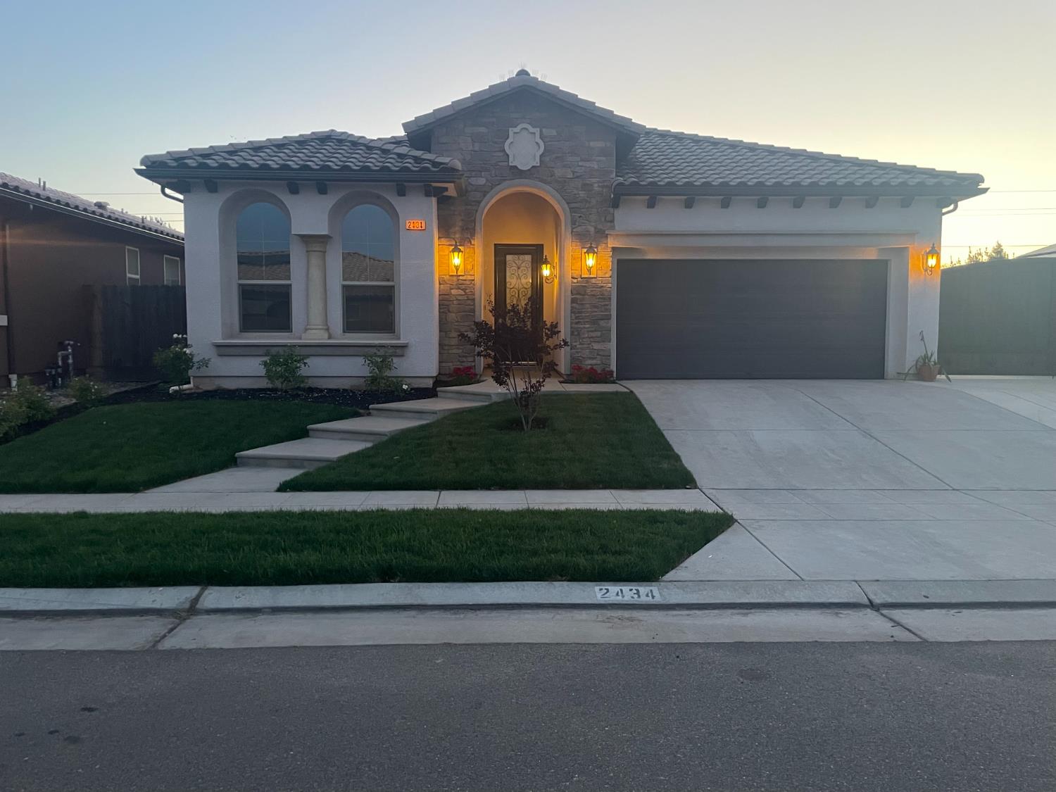 2434 S Claremont Ave, Fresno, CA 93727
