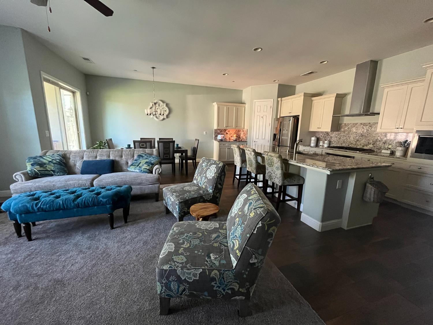 2434 S Claremont Ave, Fresno, CA 93727