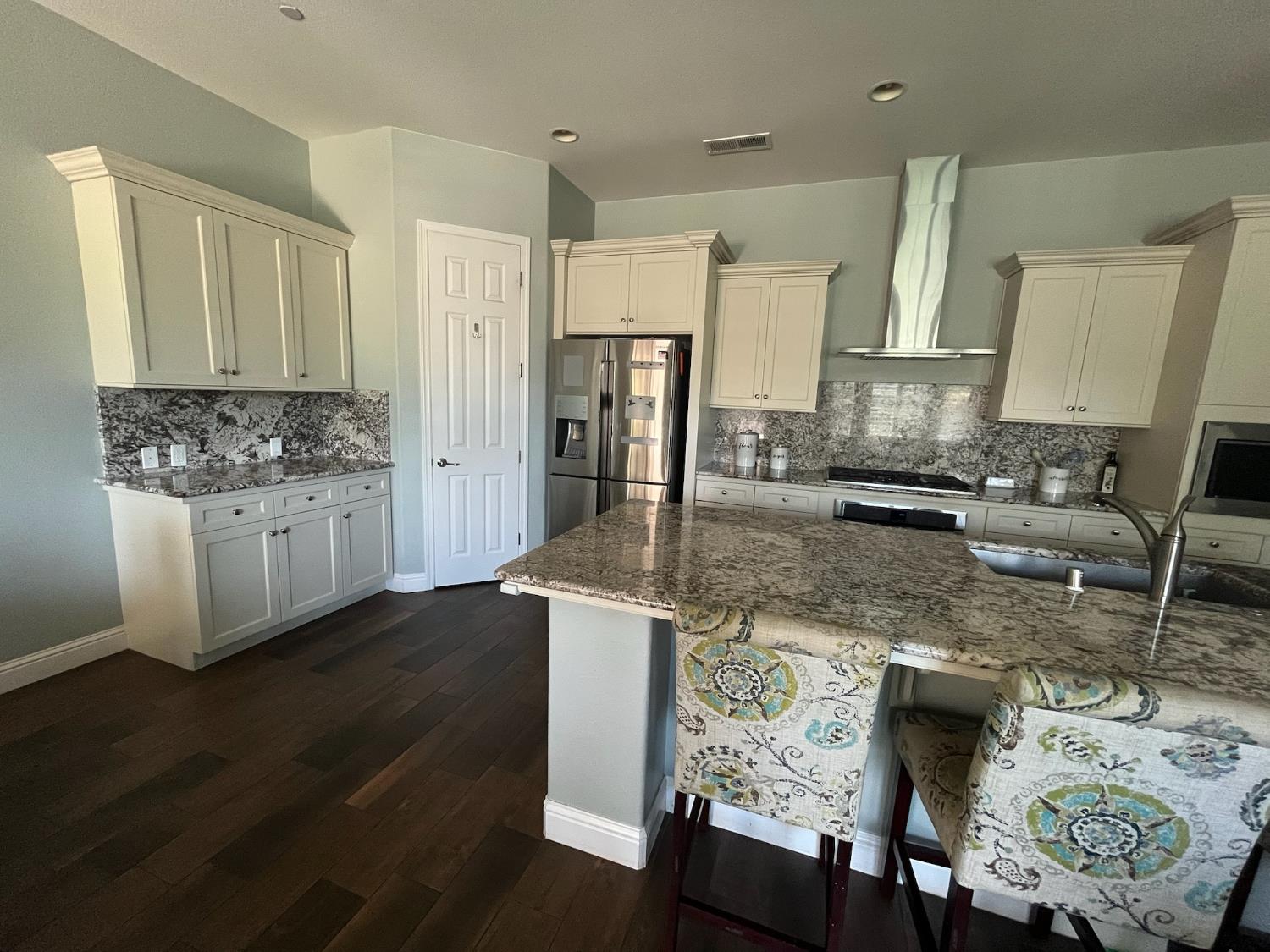 2434 S Claremont Ave, Fresno, CA 93727
