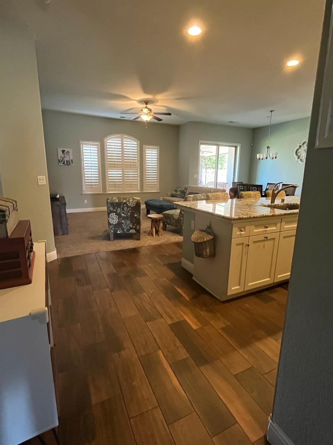 2434 S Claremont Ave, Fresno, CA 93727
