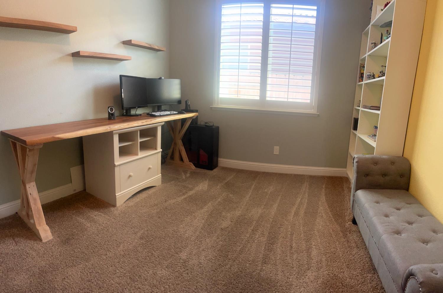 2434 S Claremont Ave, Fresno, CA 93727