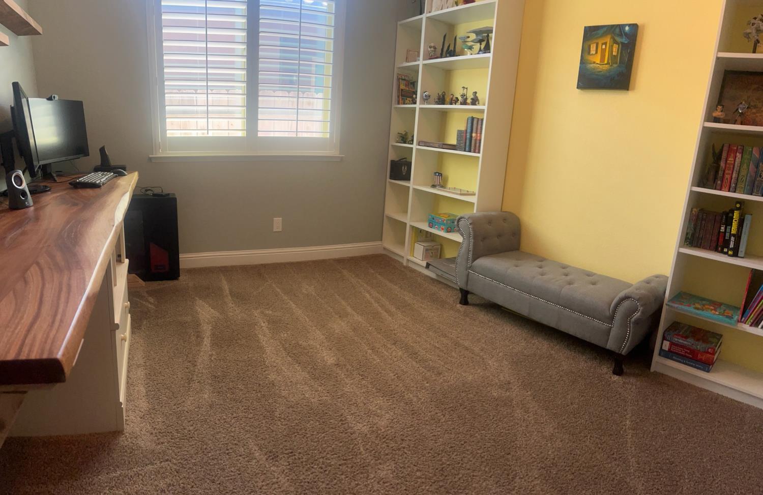 2434 S Claremont Ave, Fresno, CA 93727