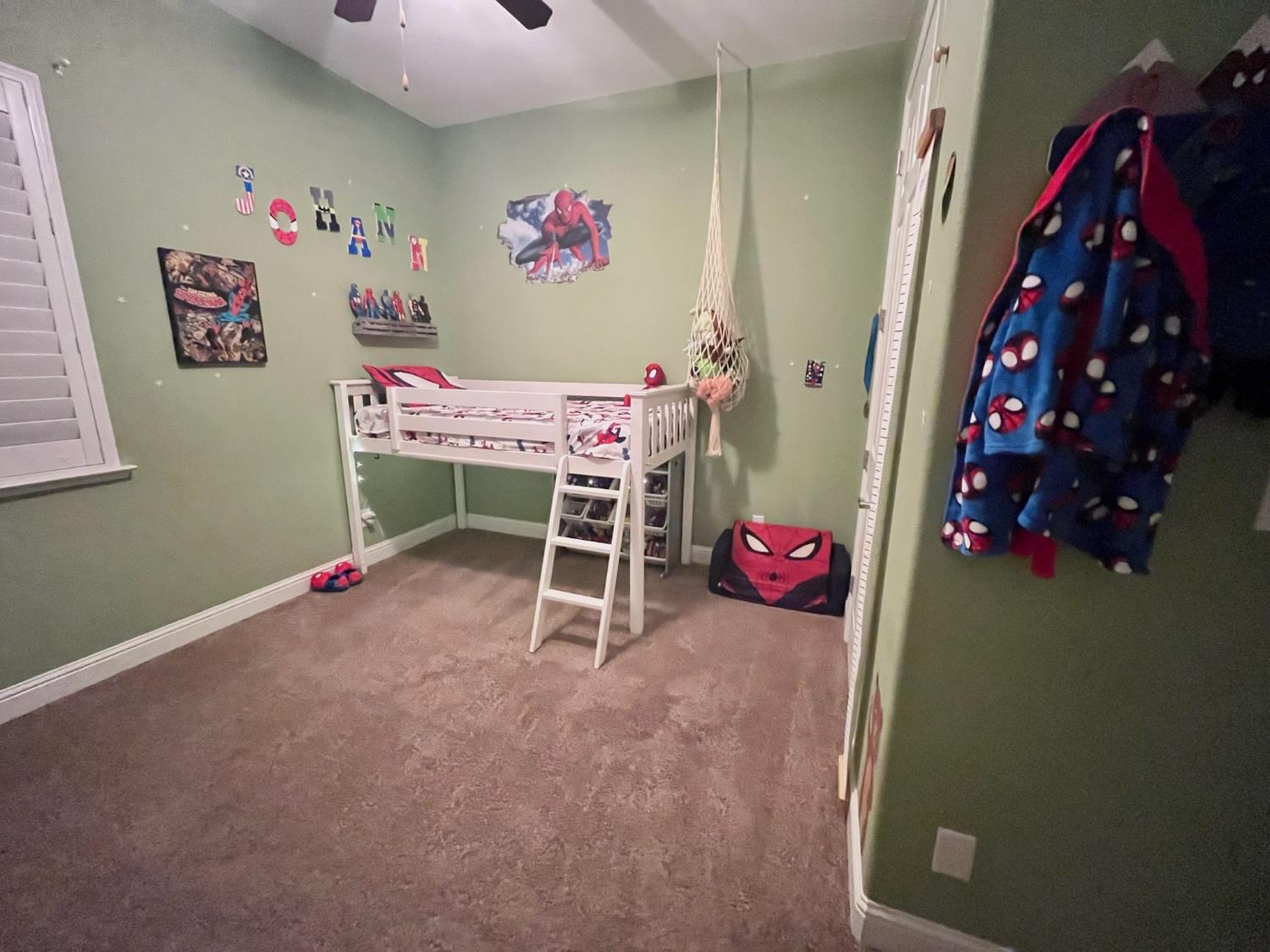 2434 S Claremont Ave, Fresno, CA 93727