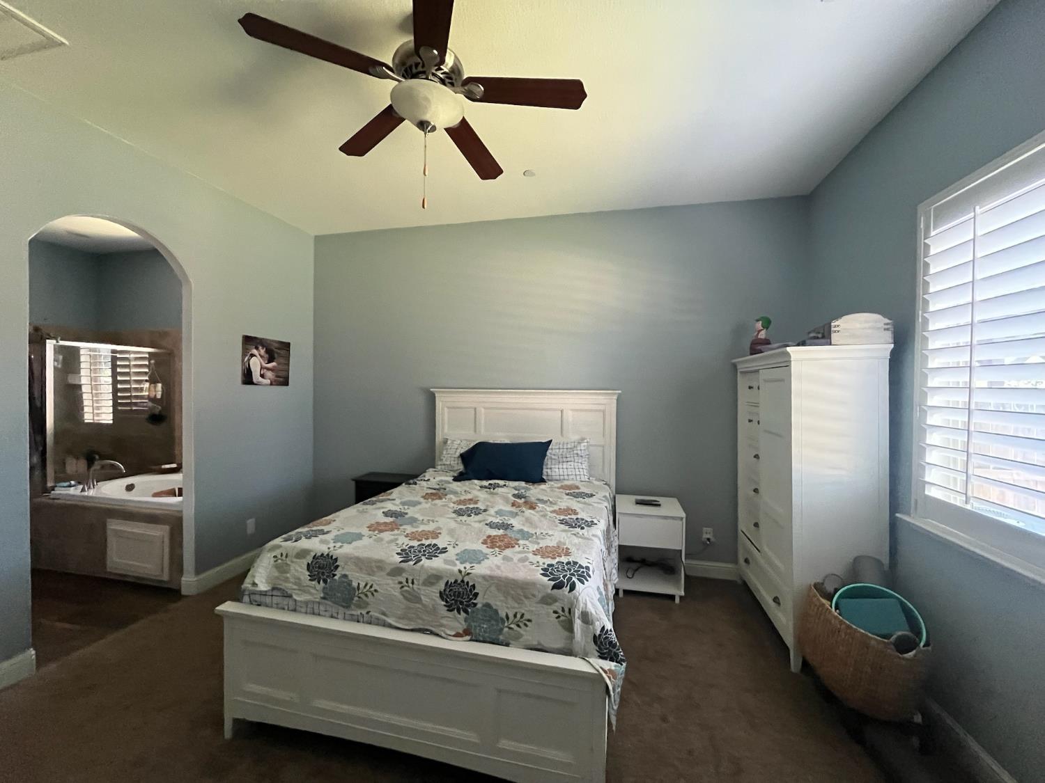 2434 S Claremont Ave, Fresno, CA 93727