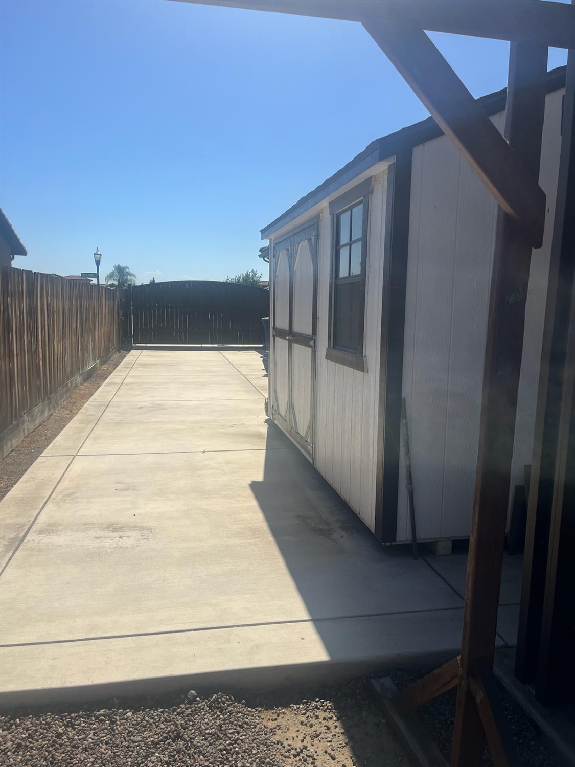 2434 S Claremont Ave, Fresno, CA 93727