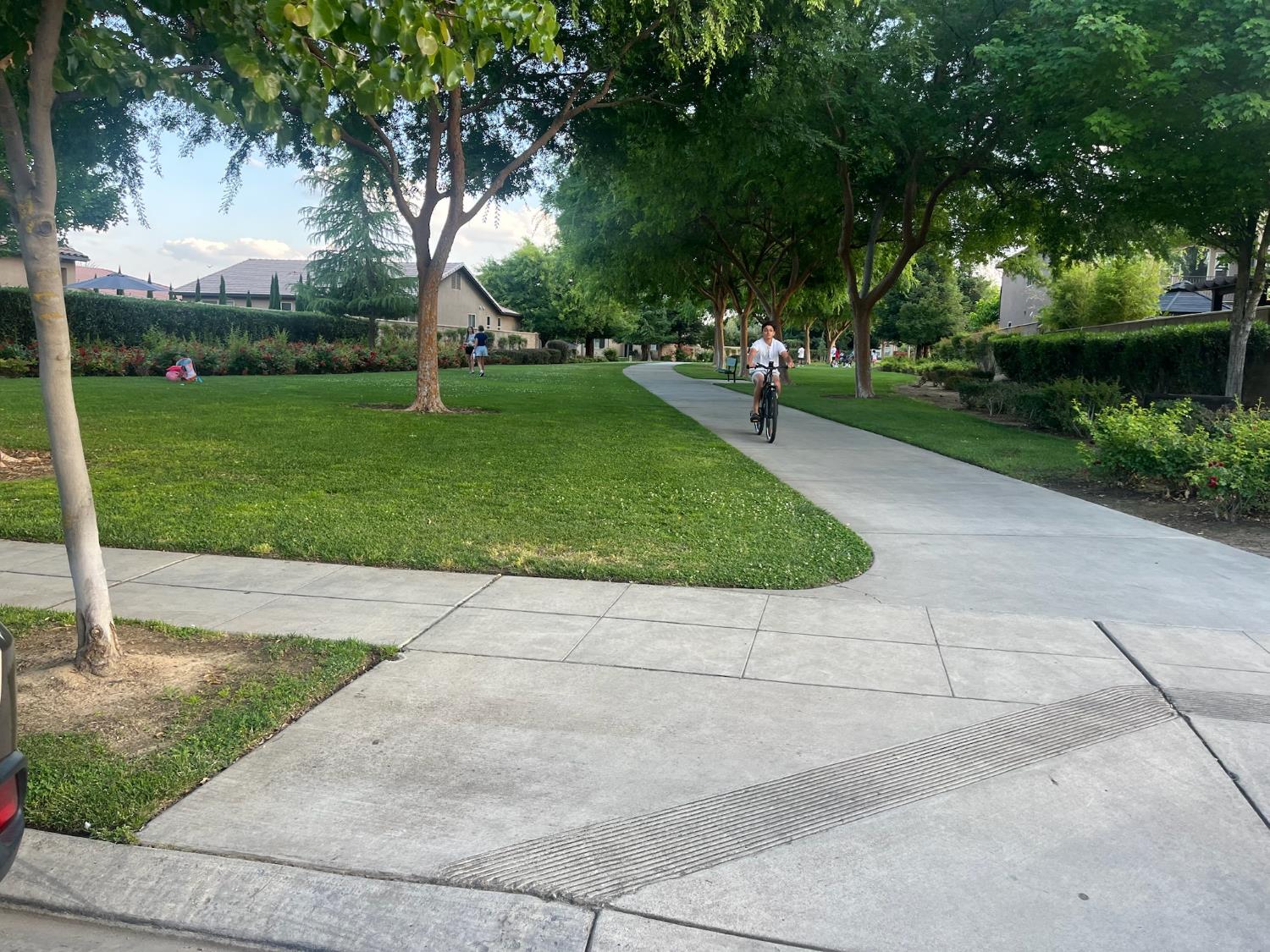 2434 S Claremont Ave, Fresno, CA 93727