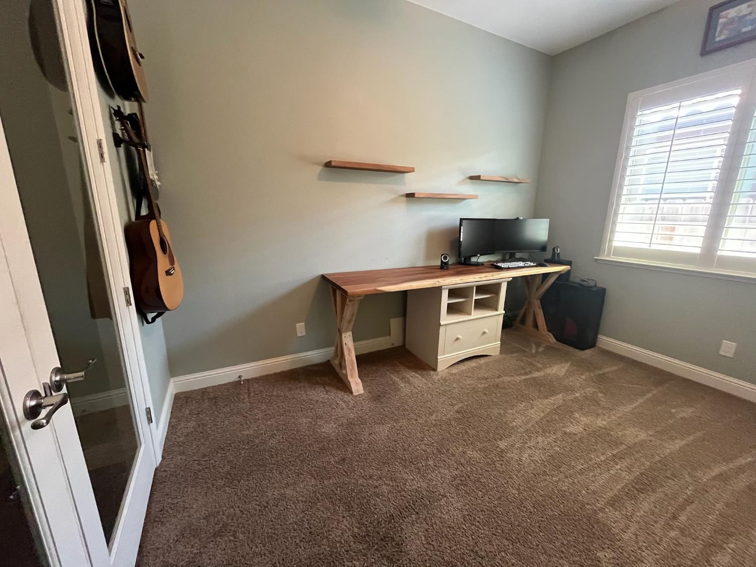 2434 S Claremont Ave, Fresno, CA 93727