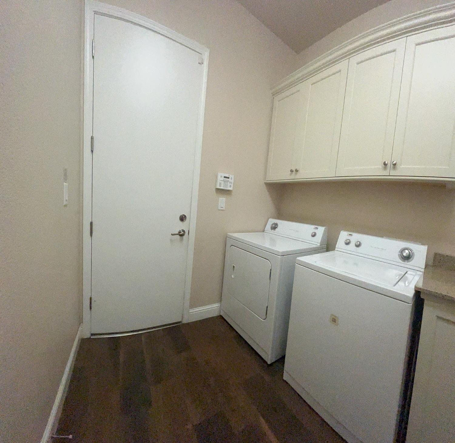 2434 S Claremont Ave, Fresno, CA 93727