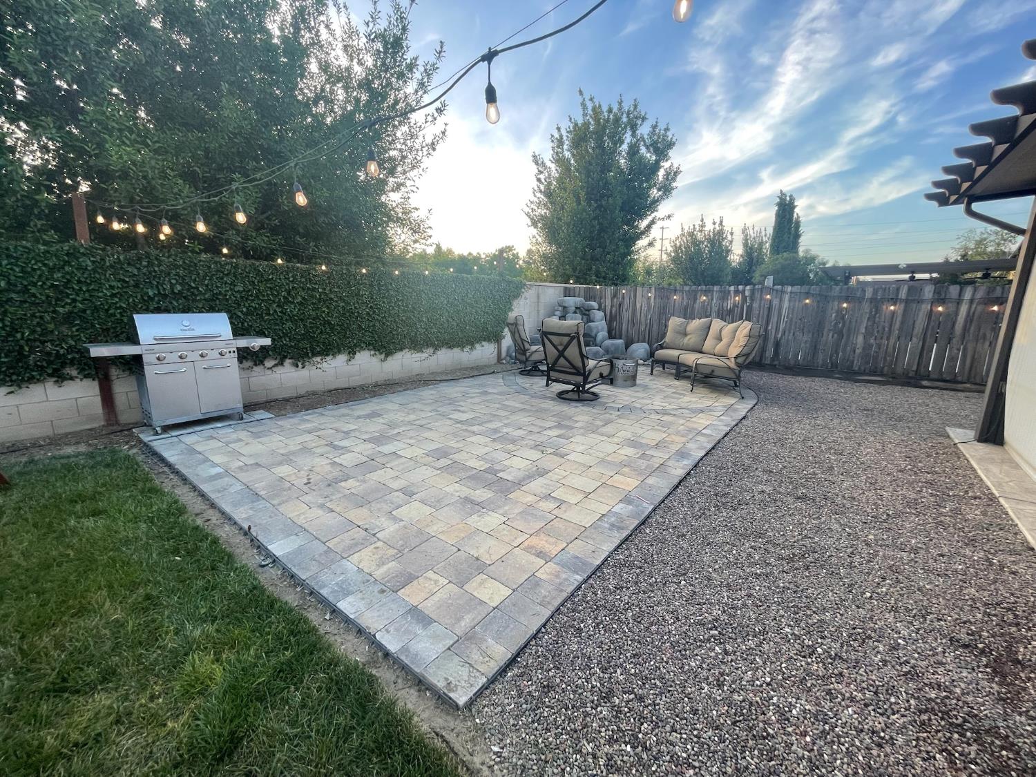 2434 S Claremont Ave, Fresno, CA 93727
