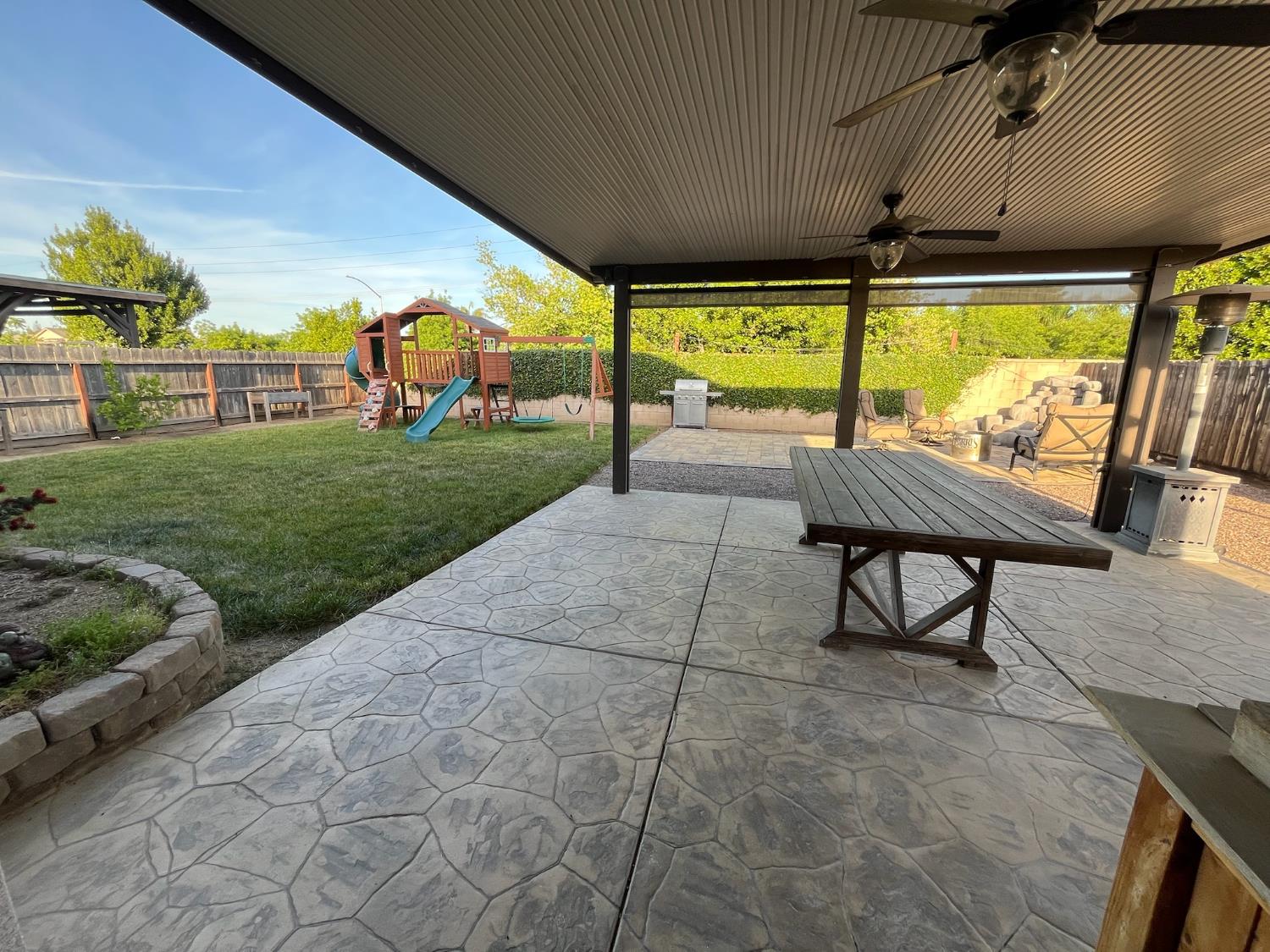 2434 S Claremont Ave, Fresno, CA 93727
