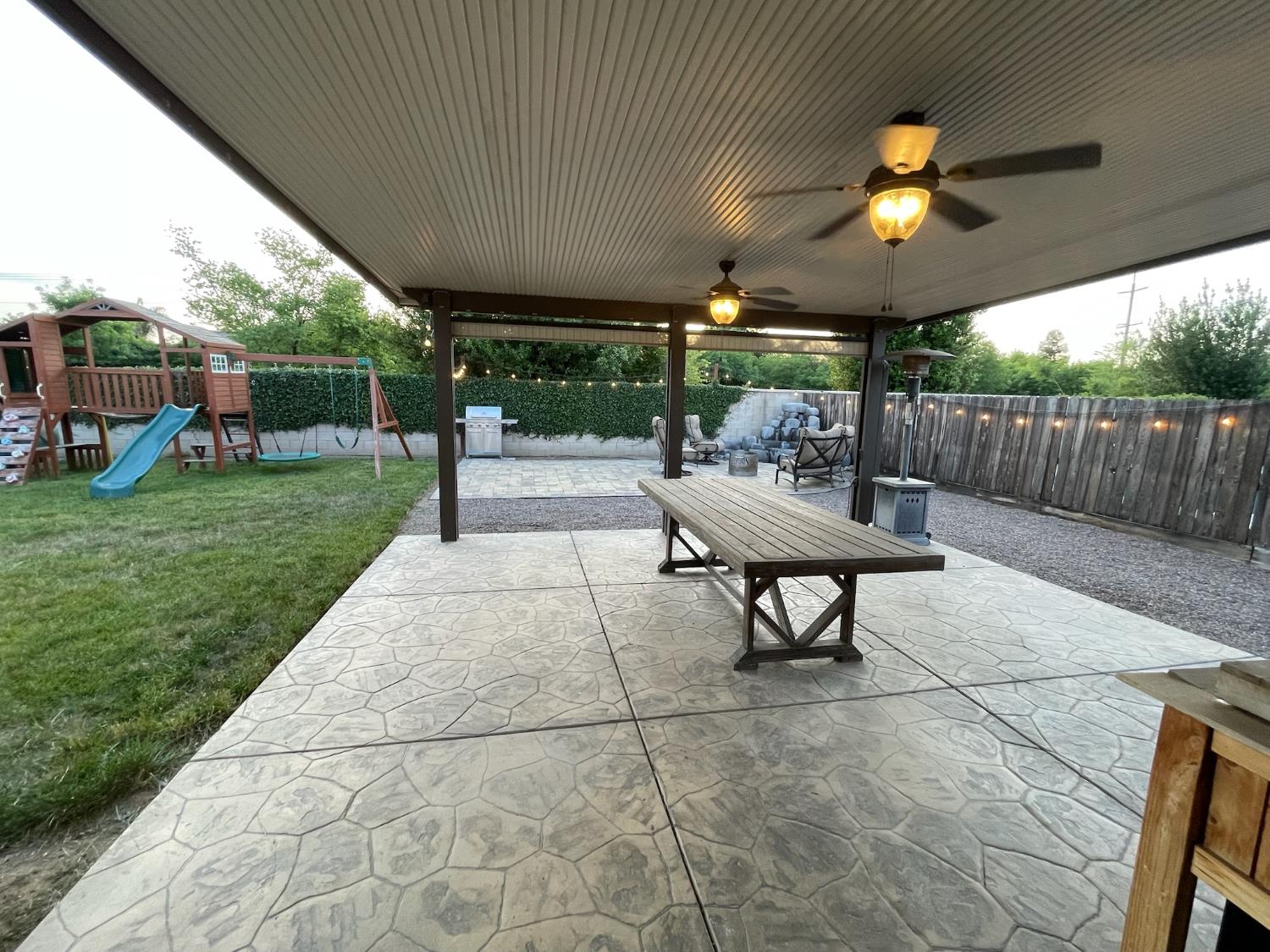 2434 S Claremont Ave, Fresno, CA 93727