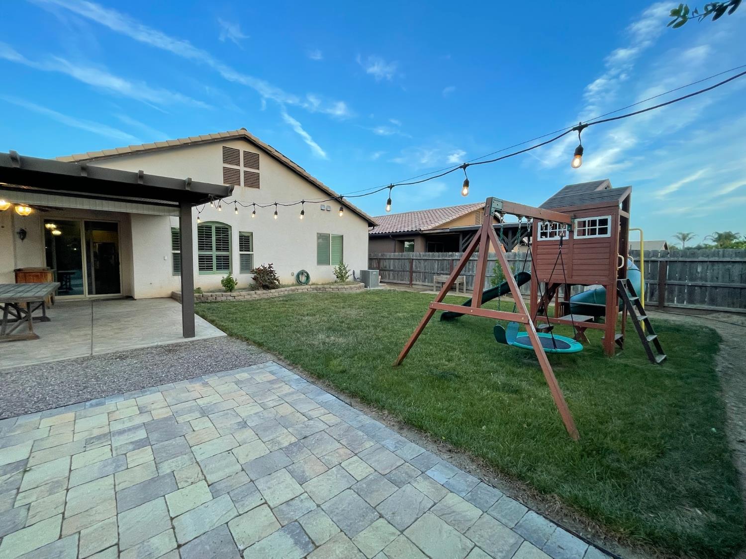 2434 S Claremont Ave, Fresno, CA 93727