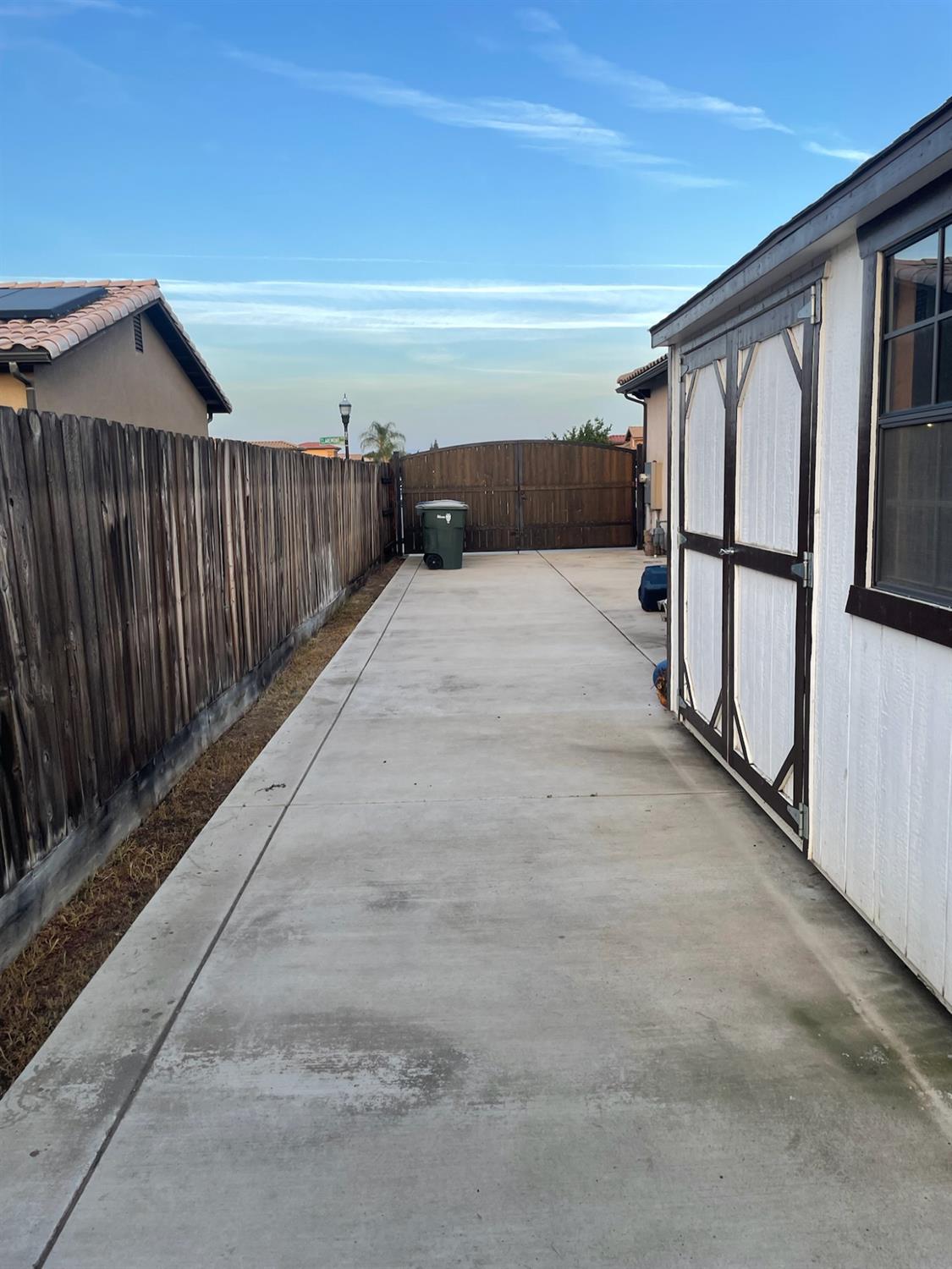 2434 S Claremont Ave, Fresno, CA 93727