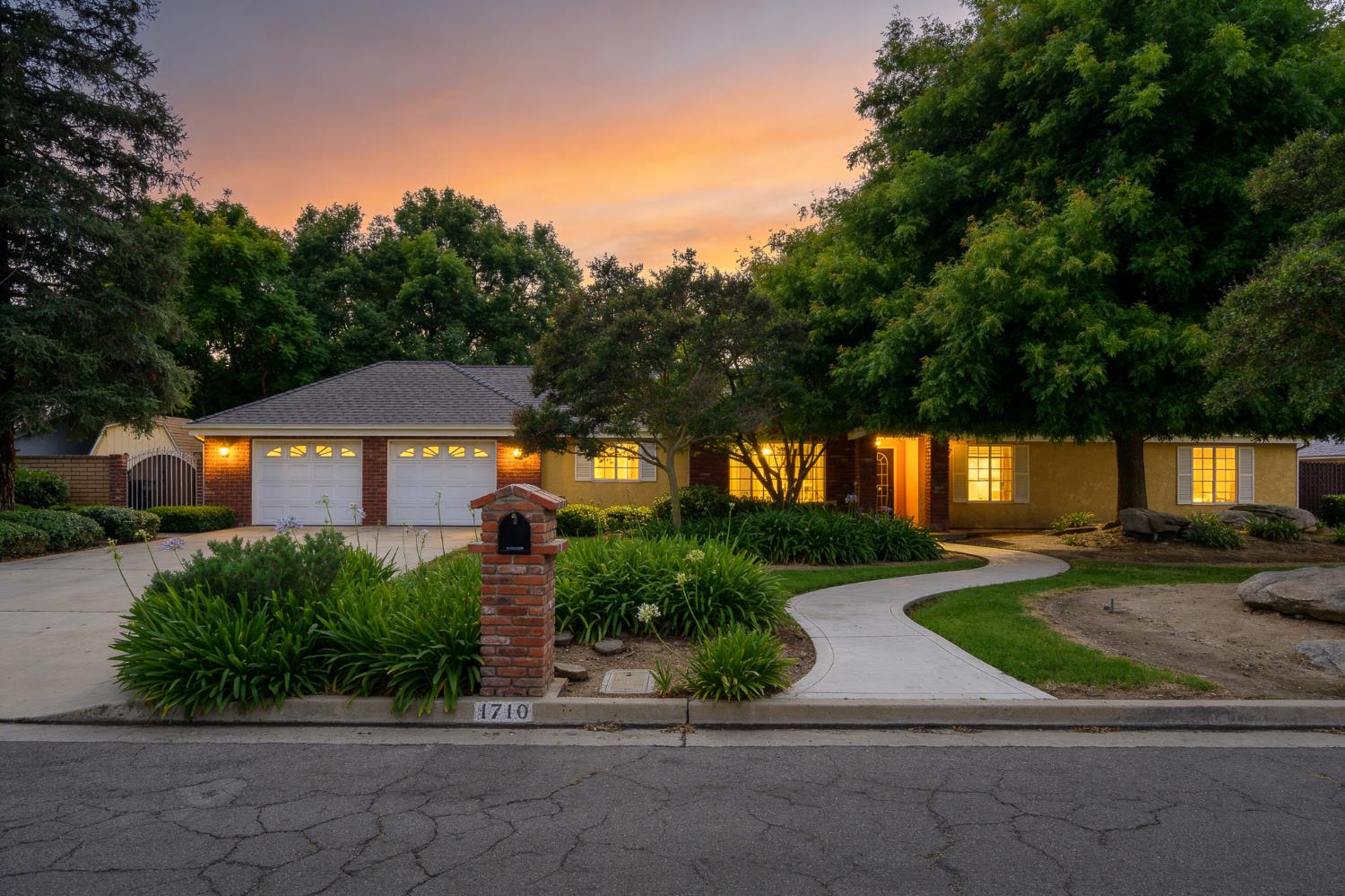 1710 S Homsy Ave, Fresno, CA 93727